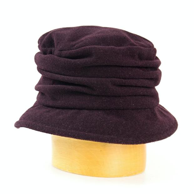 Dámský flaušový klobouk s řasenou stojnou