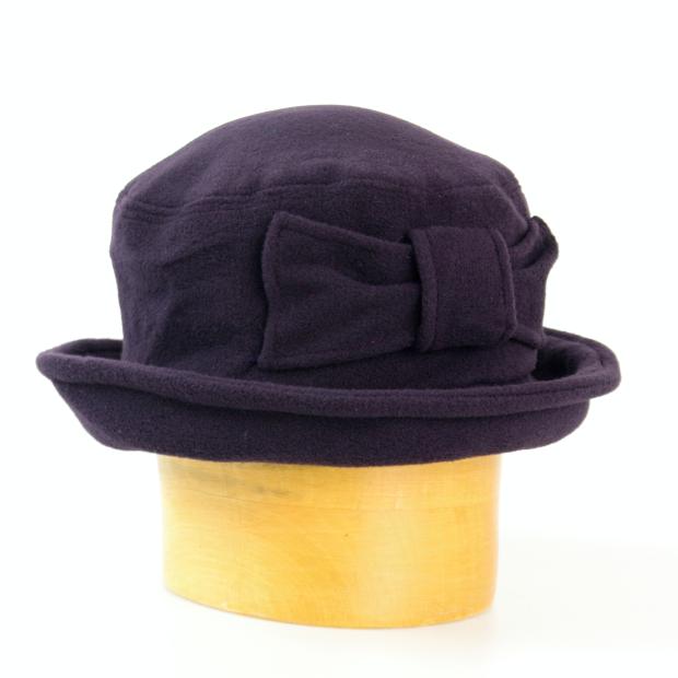 Dámský flaušový klobouk zdobený mašlí