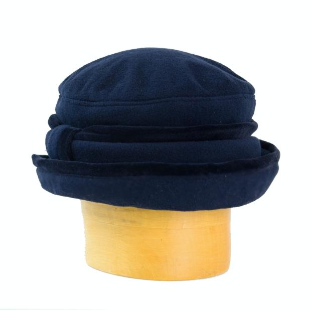 Dámský klobouk s ohrnutou krempou