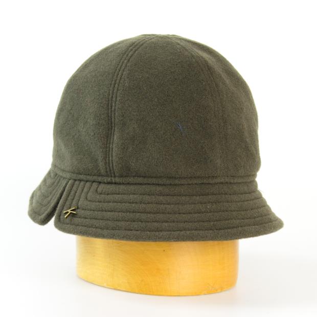 Dámský klobouk s prošívanou krempou