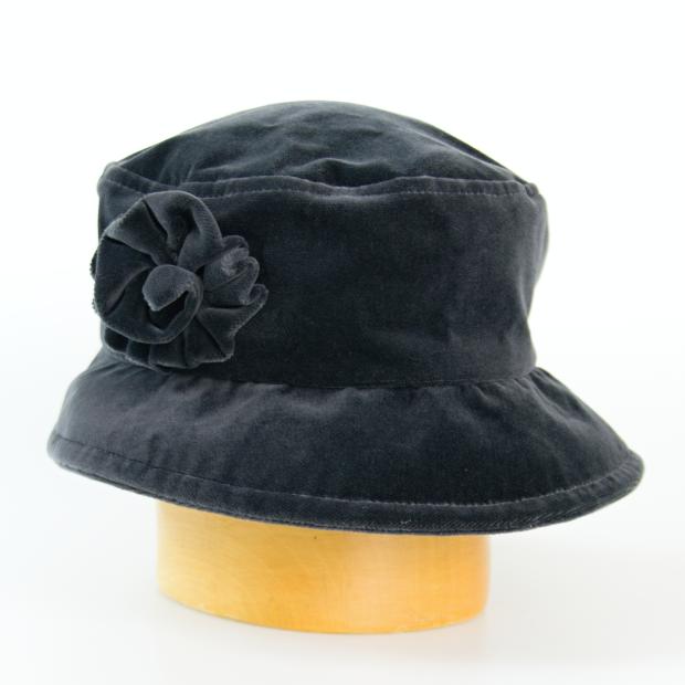 Dámský sametový klobouk