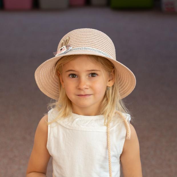 Dívčí papírový klobouk s kulatou hlavou