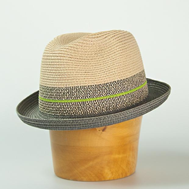 Unisex papírový klobouk malá krempa zelený pruh
